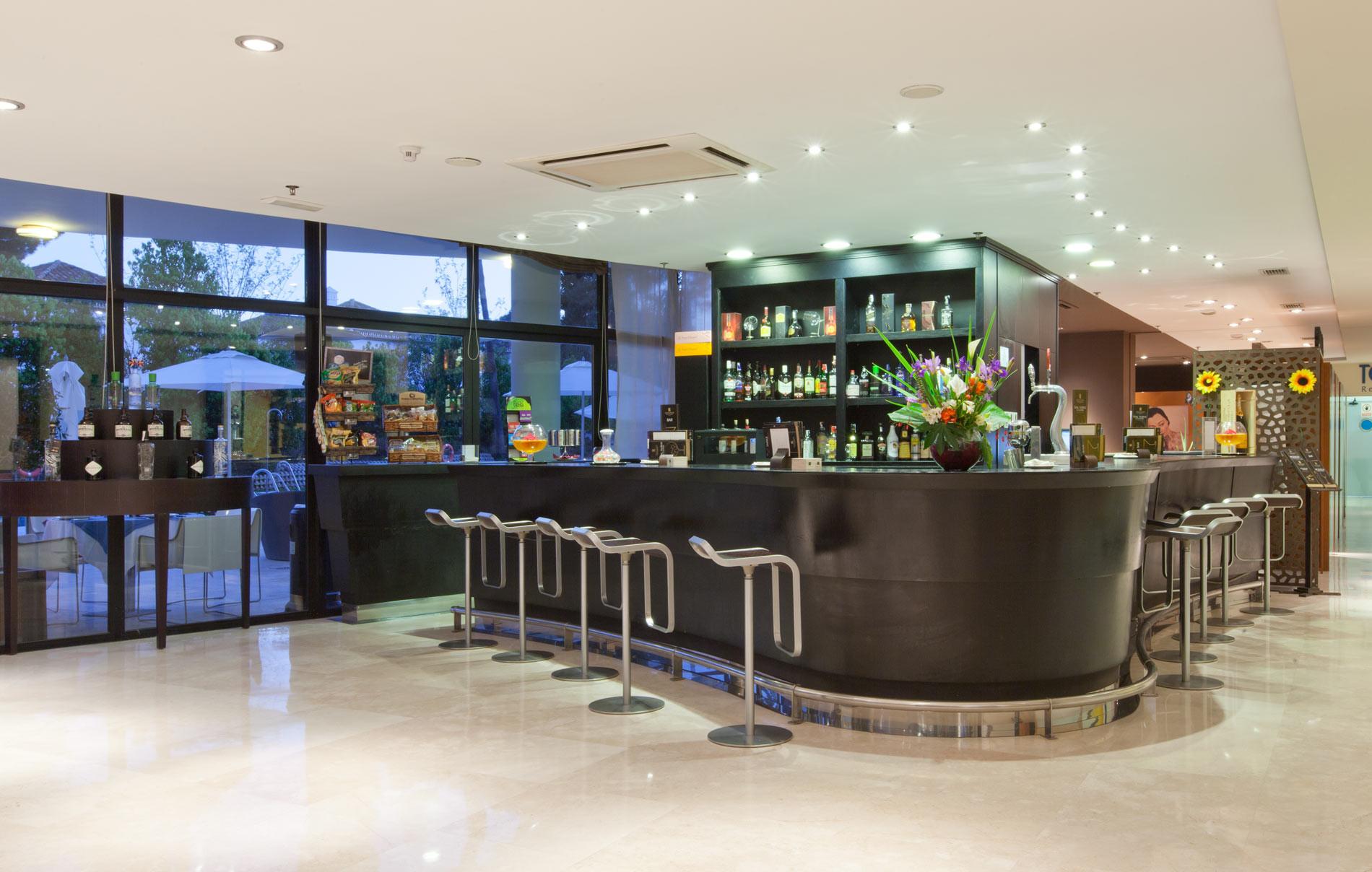 מלון אסטפונה Senator Banus (Adults Only) מראה חיצוני תמונה The bar at the hotel