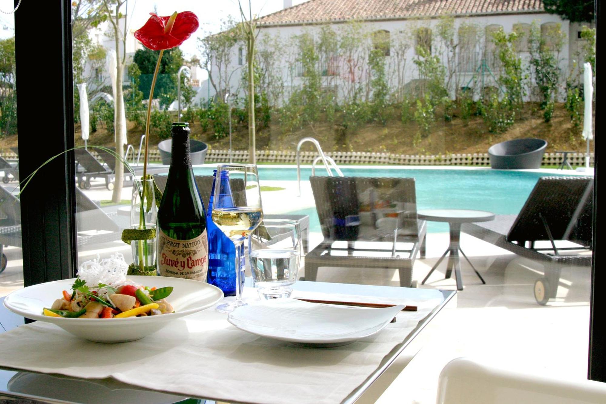 מלון אסטפונה Senator Banus (Adults Only) מתקנים תמונה The pool at the hotel